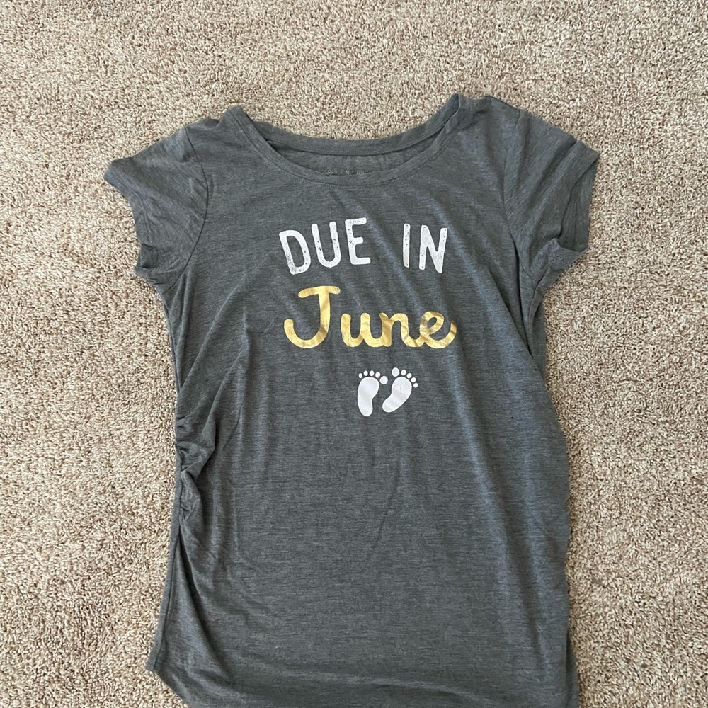 Womens Due in June maternity t-shirt size m